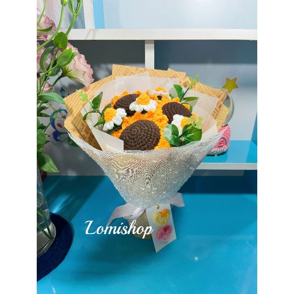 Bó hoa hướng dương và cúc trắng len móc Lomishop - Hoa quà tặng tốt nghiệp ý nghĩa và vĩnh viễn.