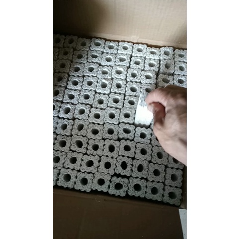 Sứ thanh muối tiêu kích thước 15x3,5x3,5cm dùng để lọc cho bể cá