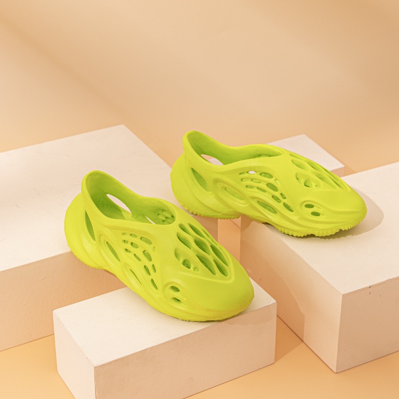 Xăng đan Đục Lỗ Thoáng Khí Chống Trượt Thời Trang Đi Biển Dành Cho Trẻ Size 22-35