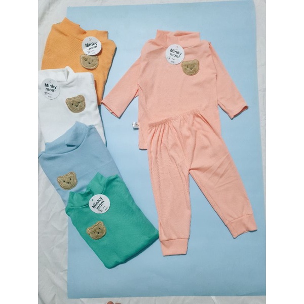 Bộ dài tay cổ 3 phân Minky mom len tăm thêu gấu xinh xắn cho bé mặc thu đông