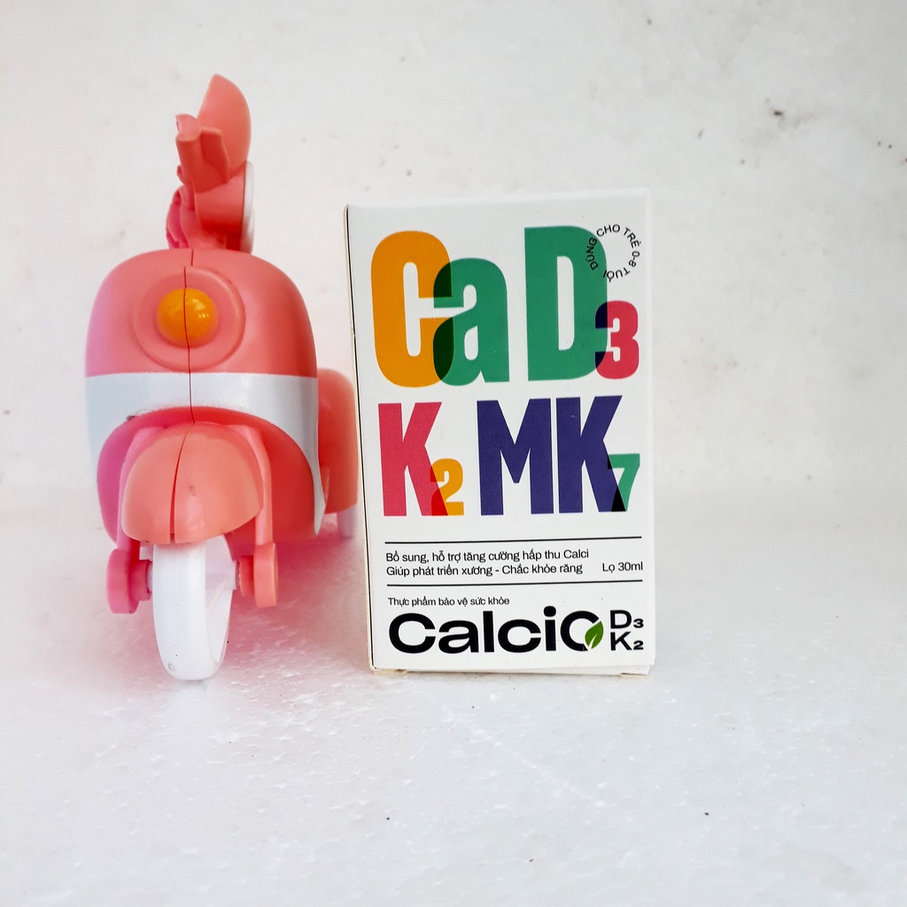 Siro Calcio Ca D3 K3 MK7, giúp bổ sung và hấp thu Canxi cho trẻ, giúp xương răng chắc khỏe. Hỗ trợ phát triển chiều cao