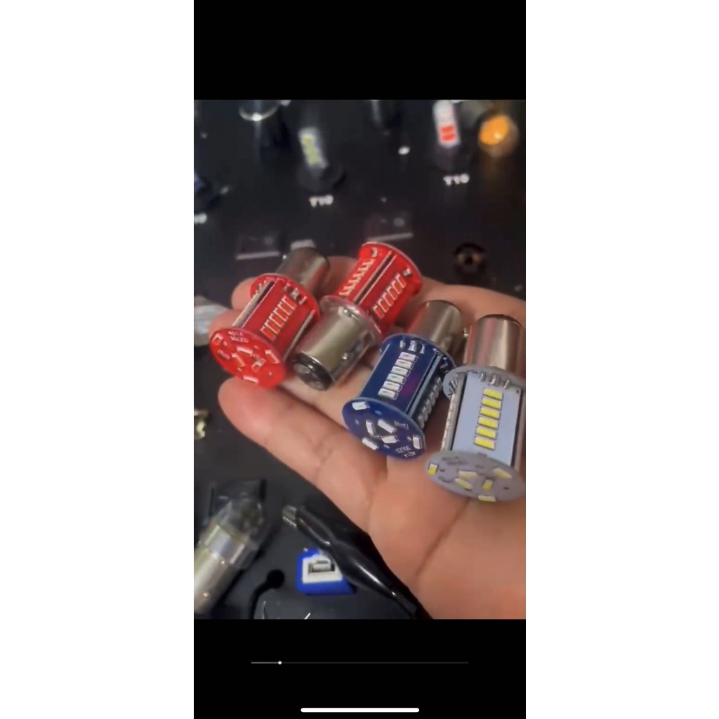 Bóng hậu f1 nháy audi gắn xe máy