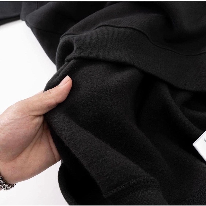 Áo Sweater Essentials 2022 - Chữ in nhung