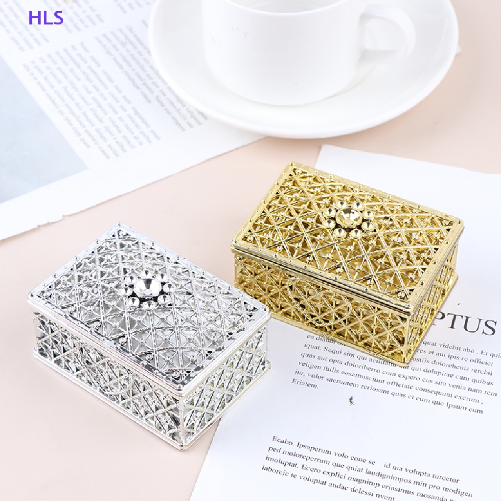 Hộp Nhựa Đựng Kẹo / Sô Cô La / Quà Cưới Khoét Lỗ Lá Vàng