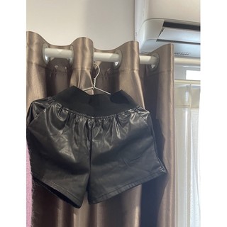 Quần short da size s thanh lý