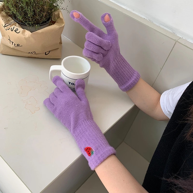 Găng Tay Giữ Ấm Thêu Hình Dâu Tây Màu Sắc Xinh Xắn