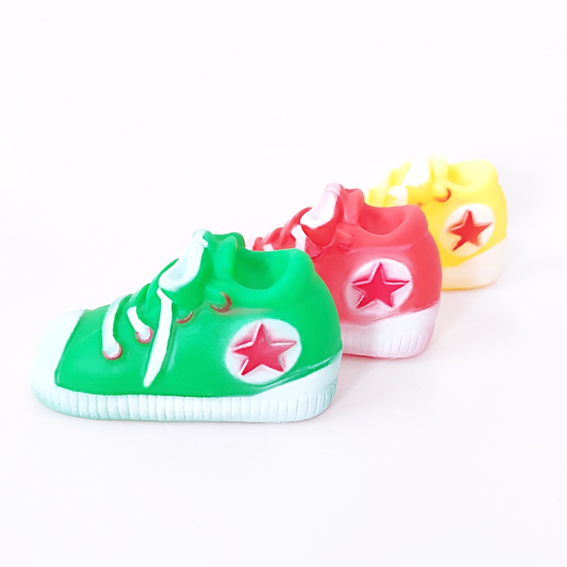 Đồ Chơi Hình Đôi Giày Bằng Nhựa PVC Phát Ra Âm Thanh Dành Cho Chó