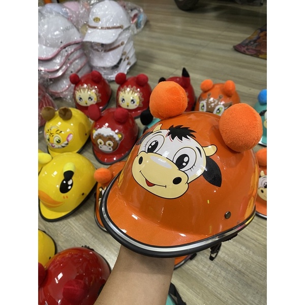 Nón Bảo Hiểm trẻ em Cao cấp sticker ngẫu nhiên ( hình + video shop tự chụp)