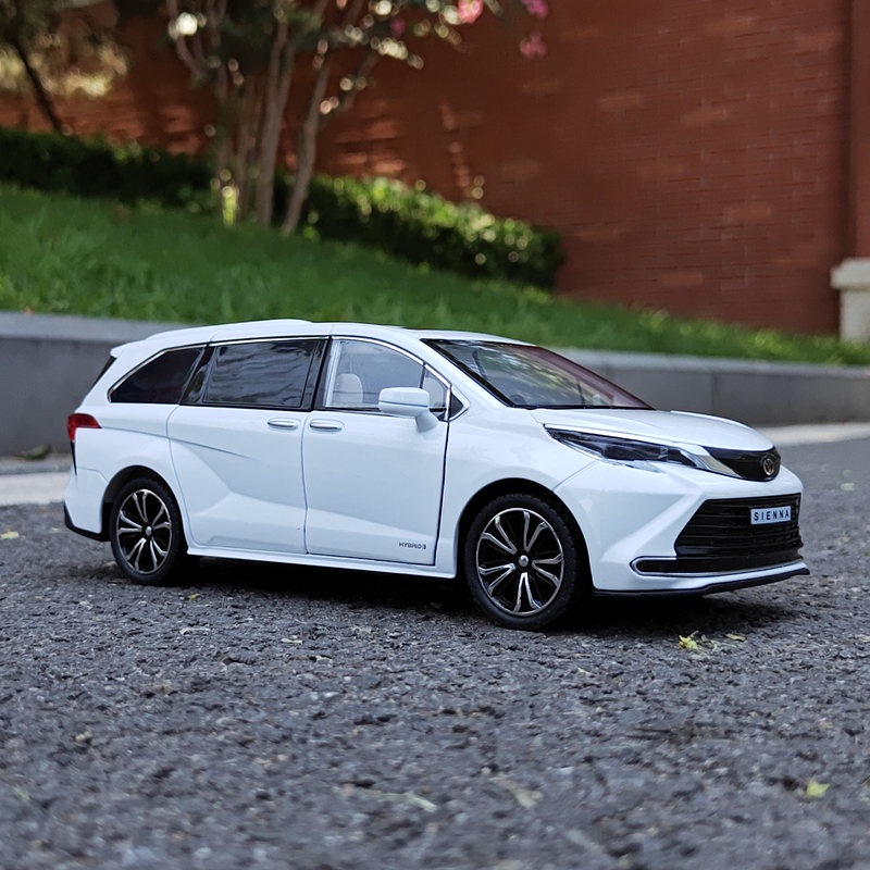 Mô hình xe Toyota Sienna 1:24 UNK