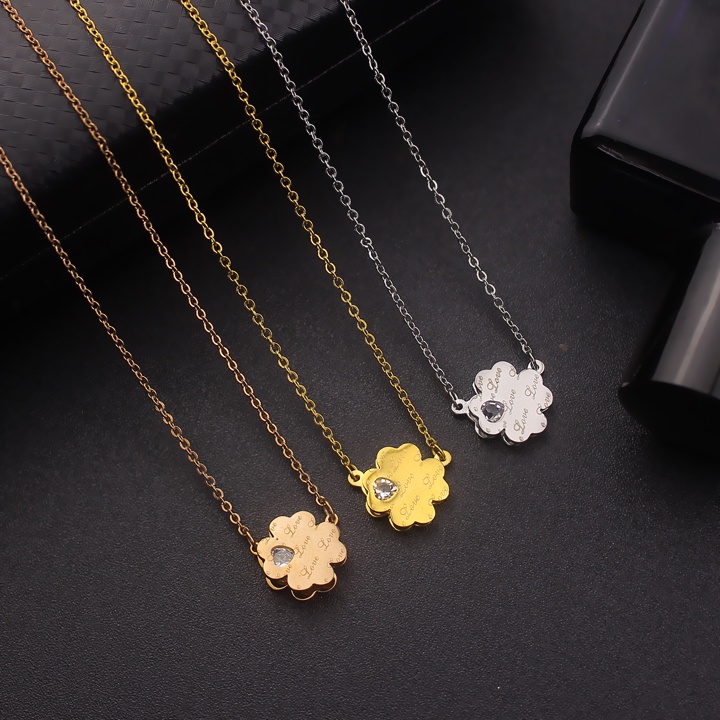 Dây chuyền nữ cỏ 4 lá may mắn chữ love sang trọng, quý phái, thể hiện đẳng cấp của người đeo