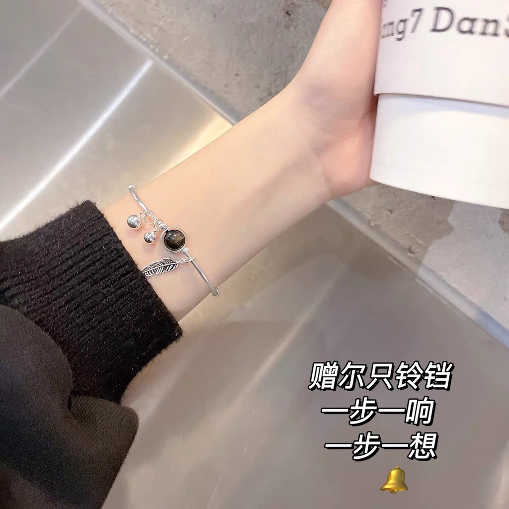 Vòng tay &quot; chuông nhỏ&quot; 2 màu chi tiết chiếc lá dễ thương