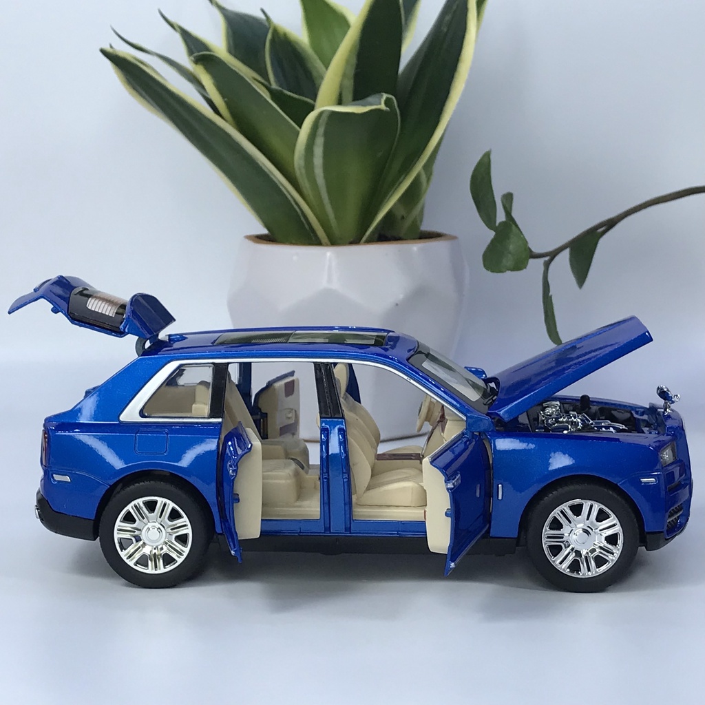Mô hình xe ô tô Rolls Royce Cullinan tỷ lệ 1:24 bằng kim loại TẶNG BIỂN SỐ XE