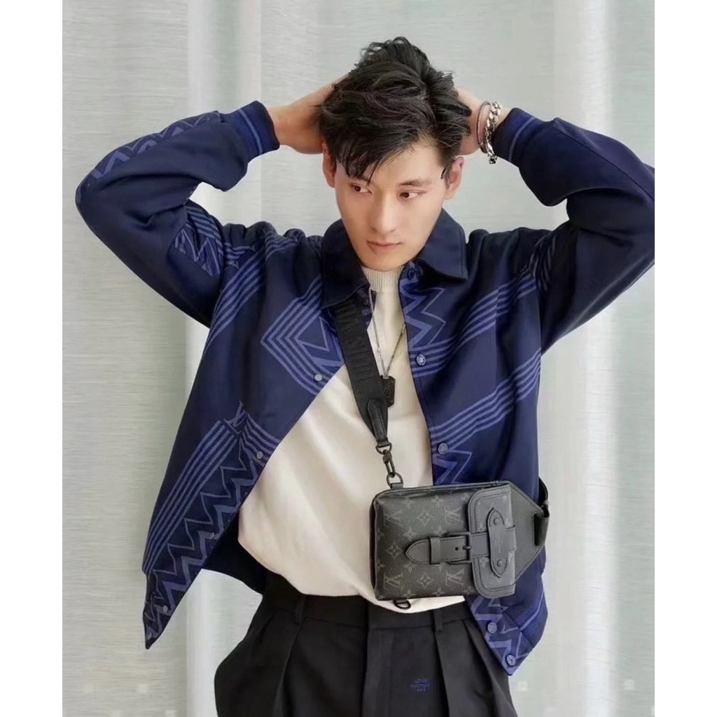 Túi Đeo Vai Nam L V Saumur Sling Cao Cấp Hàng Có Sẵn