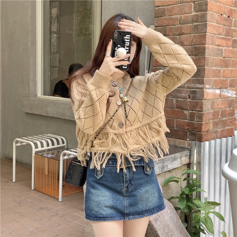 Áo Len Cardigan Nữ Dáng Croptop Tua Rua Cúc Giả Gỗ Cá Tính Mẫu 2022