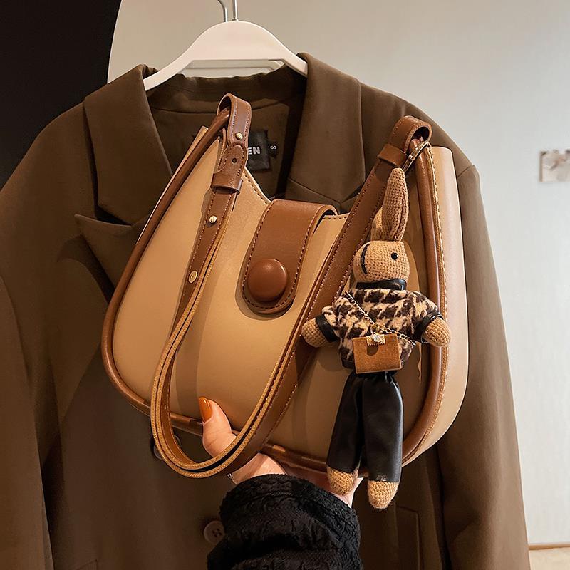 Túi đeo chéo vai IELGY trang trí gấu bông phong cách retro cao cấp cho nữ