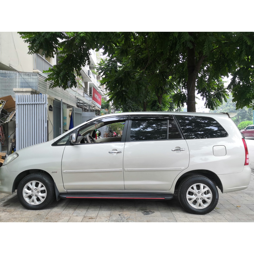Bậc Lên Xuống, Bệ Bước Chân Xe Toyota Innova đời 2005 - 2016. Nhôm đúc nguyên khối. Siêu KM