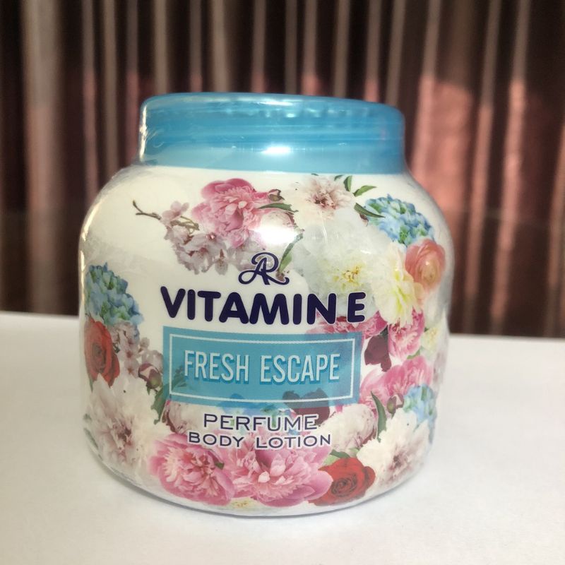 Kem Dưỡng Ẩm  Vitamin E Hoa Thái Lan 200ml - Mẫu Kem E Hoa