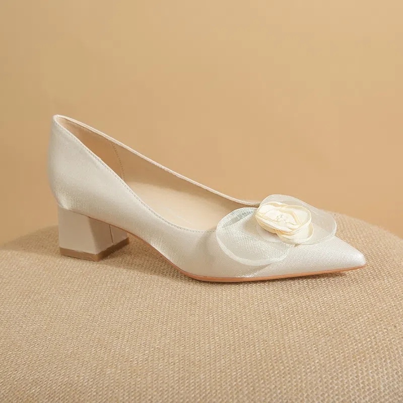 Giày Cao Gót Mũi Nhọn Đính Hoa Trắng Thời Trang Pháp Cho Nữ