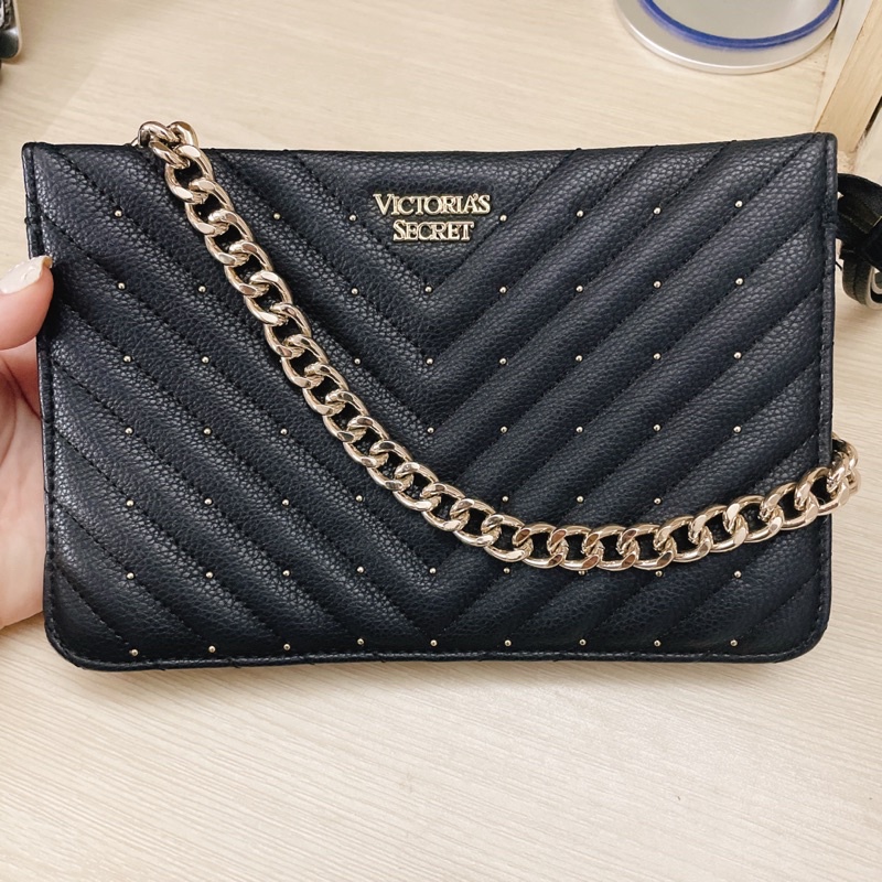 Thanh lý túi xách tay Vic.toria. Se.cret màu đen mới 99%