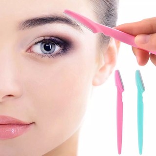 1 dụng cụ cạo chân mày, cạo râu tiện dụng
