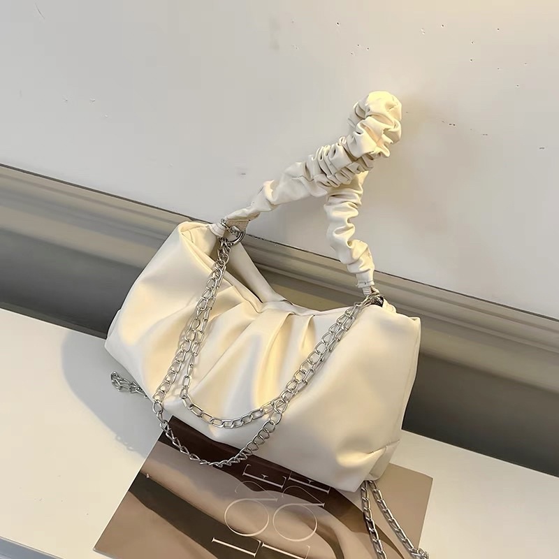 Túi đeo chéo xếp ly cúc bấm Butterfly