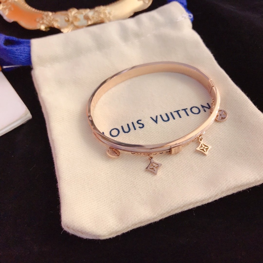 Vòng Tay Louis Vuitton Bằng Thép Titan Họa Tiết LV Monogram