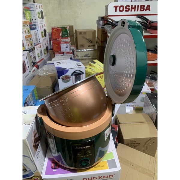 Nồi cơm điện CUCKOO 3D GK - 208  2.0 Lít. Lòng gang siêu dày dặn nấu cơm ngon.