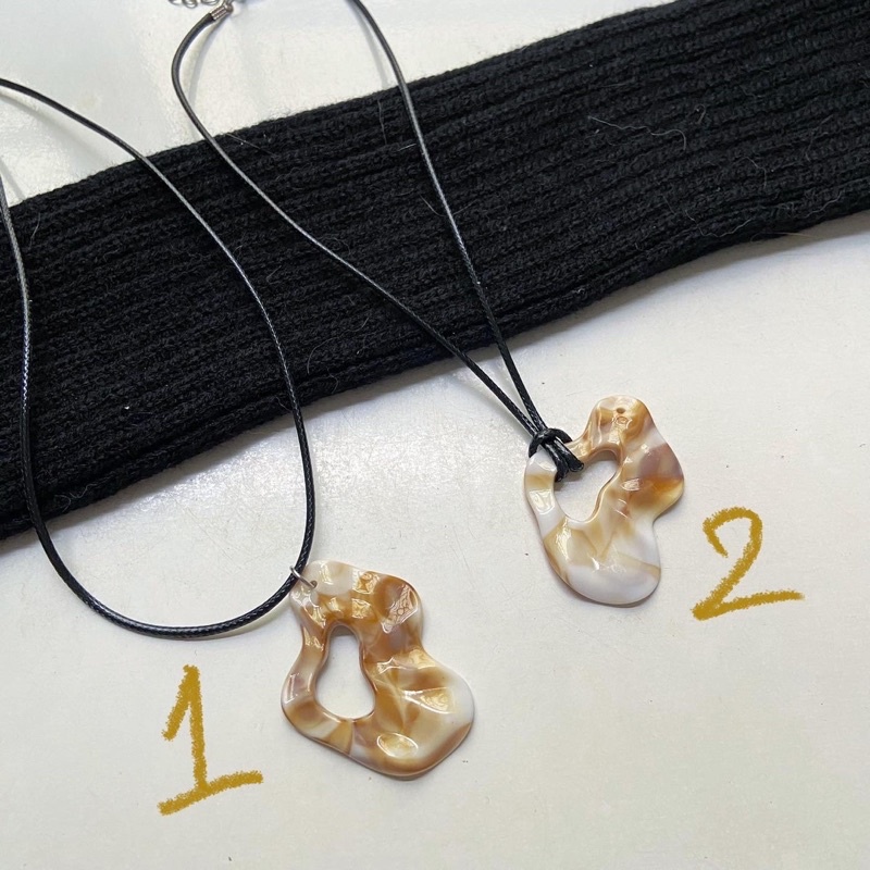VÒNG CỔ ACRYLIC GIẢ VỎ SÒ MOONFIRE