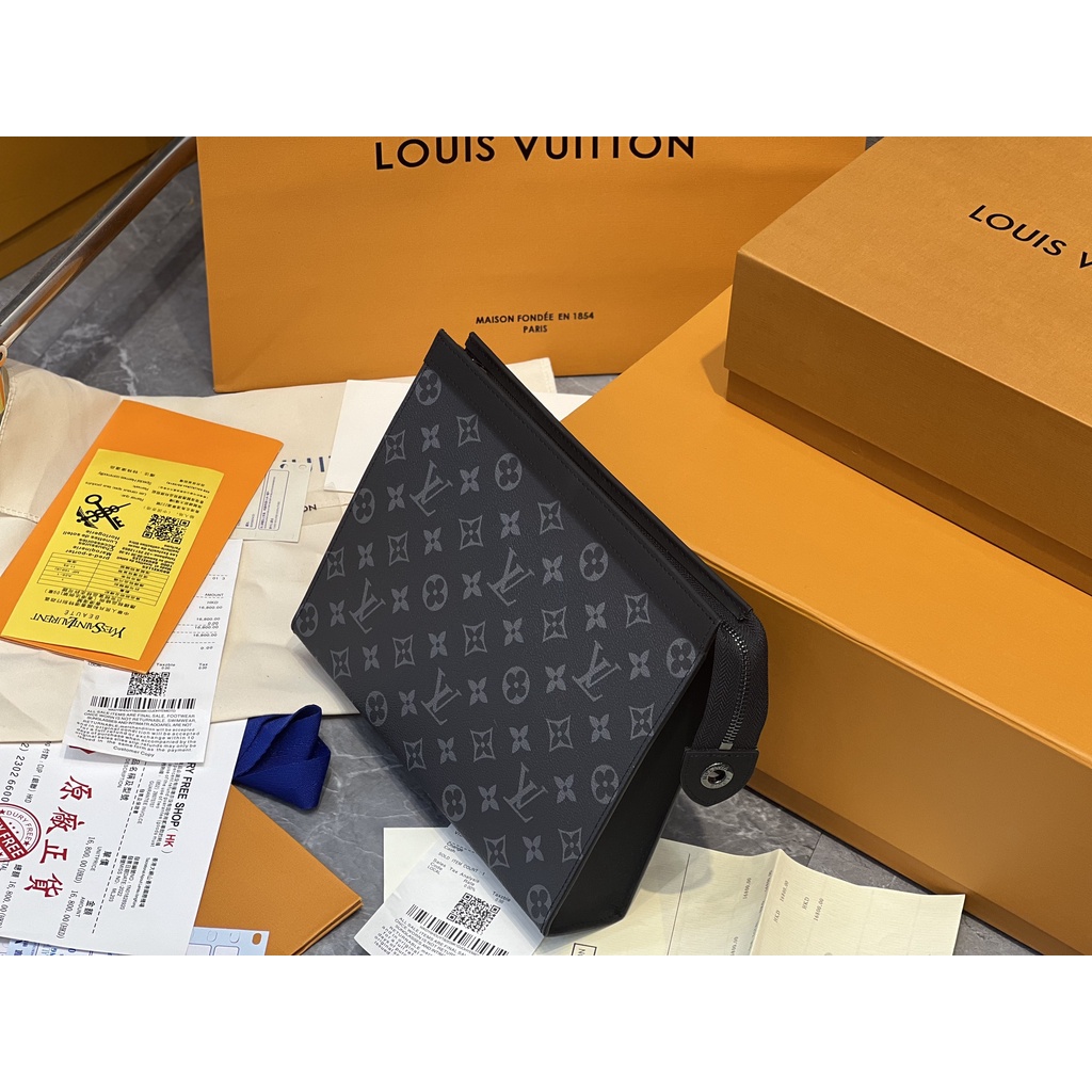 Túi ví cầm tay LV POCHETTE VOYAGE LEATHER IN BLACK SPSL cao cấp