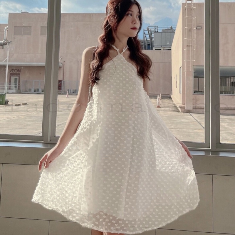 váy cổ yếm hở lưng dáng xoè