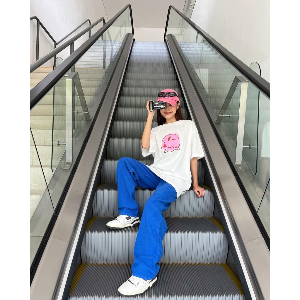 Áo Thun Levents Melt Face/ White