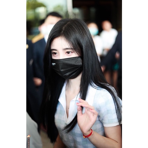 Áo len crotop có cổ hoạ tiết ô vuông so le Cúc Tịnh Y