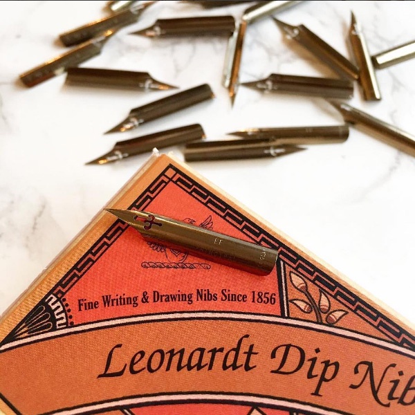 - Ngòi viết CALLIGRAPHY Leonardt EF Principal