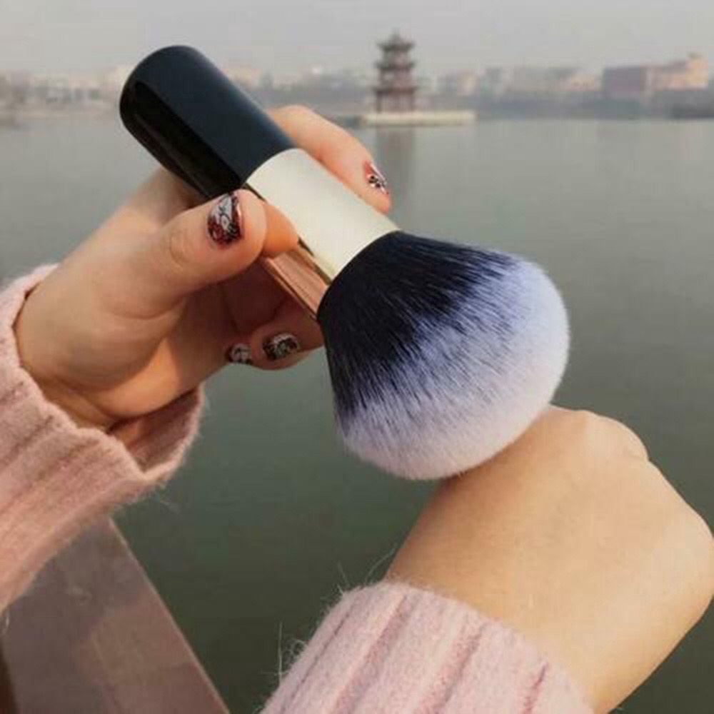 Cọ trang điểm cao cấp đa năng giúp tán nền, phủ phấn, đánh má hồng cho lớp trang điểm đẹp và đều màu CP50