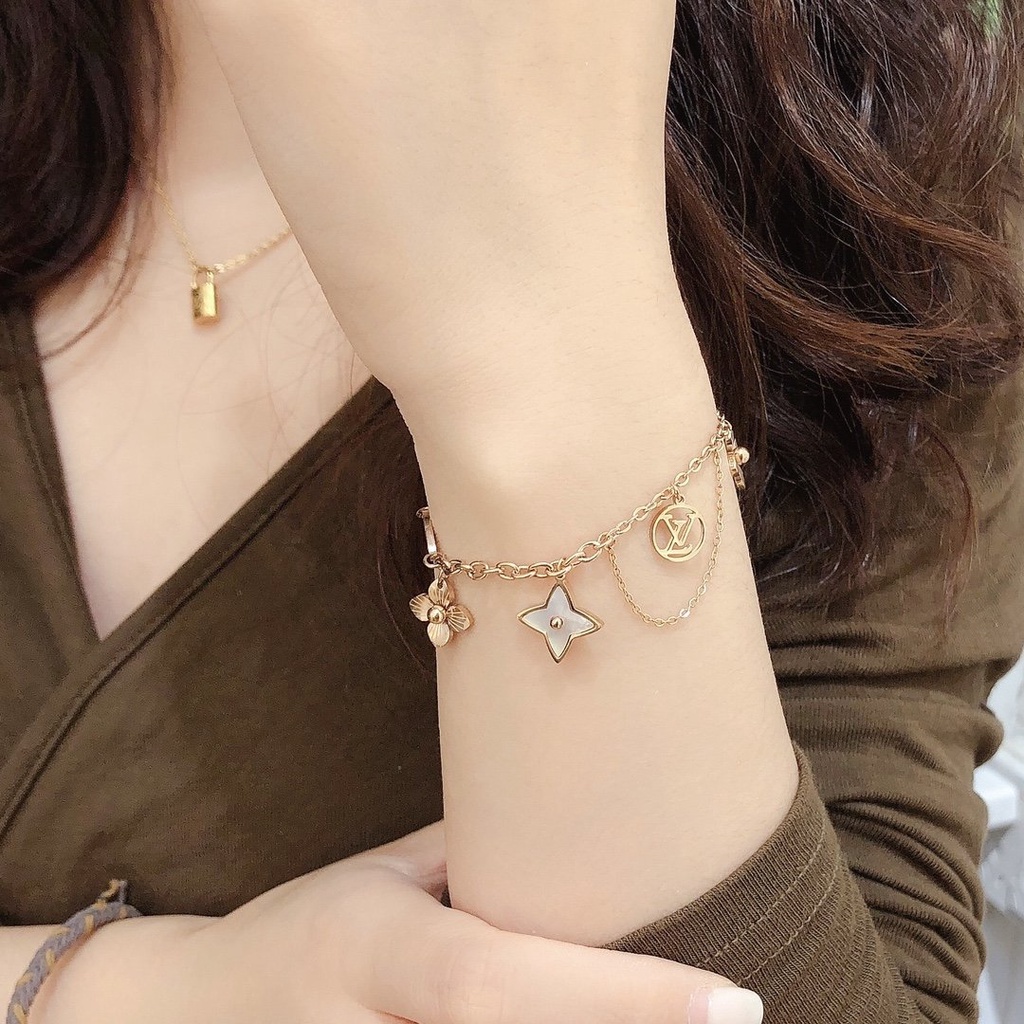 Vòng Tay Louis Vuitton Bằng Thép Titan Họa Tiết LV Monogram