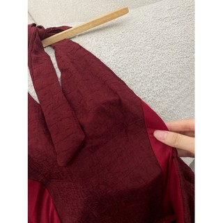 Đầm maxi đỏ cổ yếm nơ lưng