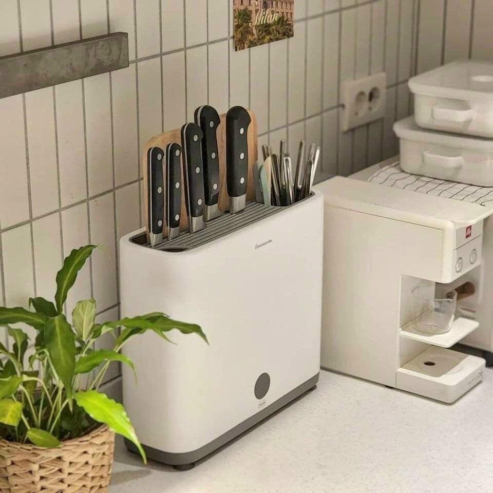 Tiệt trùng dao thớt đũa bằng đèn khử trùng UV-C Lacuzin Hàn Quốc [Hàng chính hãng]