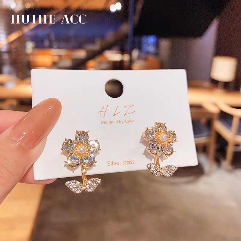 bông tai hình hoa mai xinh xắn, khuyên tai đính đá sang chảnh