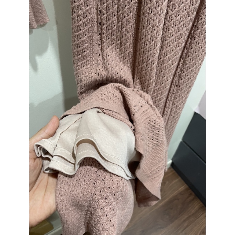 Váy len dài tay màu be