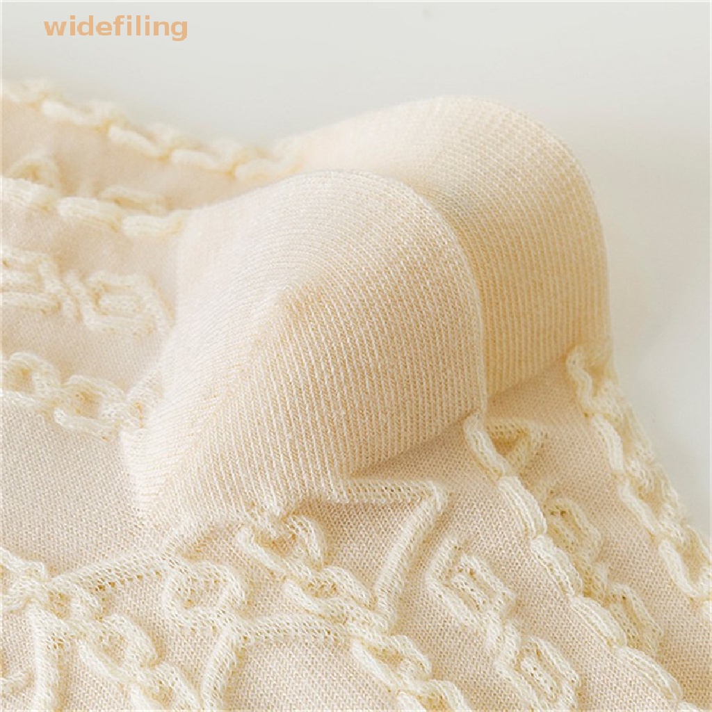 Đôi Tất Chân Giữ Ấm Màu Trơn Thêu Họa Tiết Dễ Thương Cho Nữ