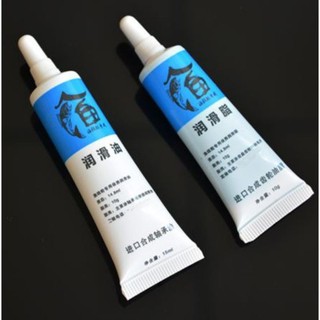 2 chai dầu mỡ bảo dưỡng máy câu