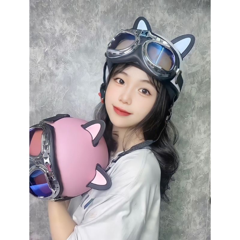 Tai Mèo Gắn Nón Bảo hiểm