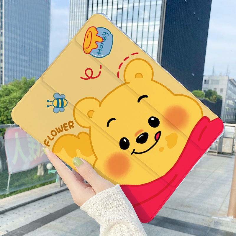 Bao Da Máy Tính Bảng Ba Lớp Chống Rơi Vỡ In Hình Gấu Pooh Dễ Thương Có Ngăn Đựng Bút Cho iPad Pro11 Ipad9 Air4 / 5 Mini