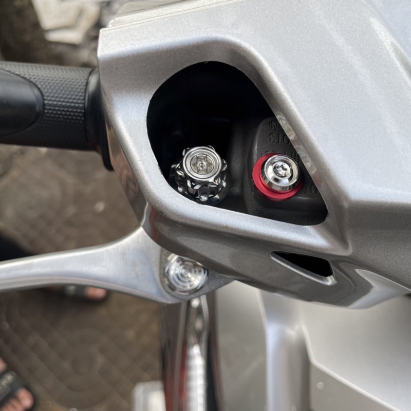 Ốc chân Kính Salaya S08 Chính hãng giá sĩ