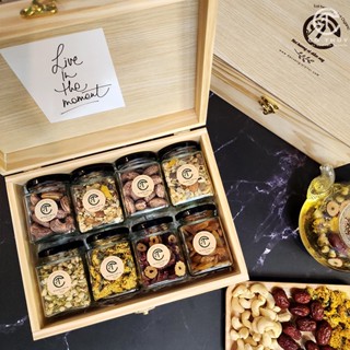 Set Quà Hạt Dinh Dưỡng CT Bee Farm 8 Món - Hộp Quà Gỗ Cao Cấp Làm Quà Biếu (Hạt Và Trà Thảo Mộc) CTG324