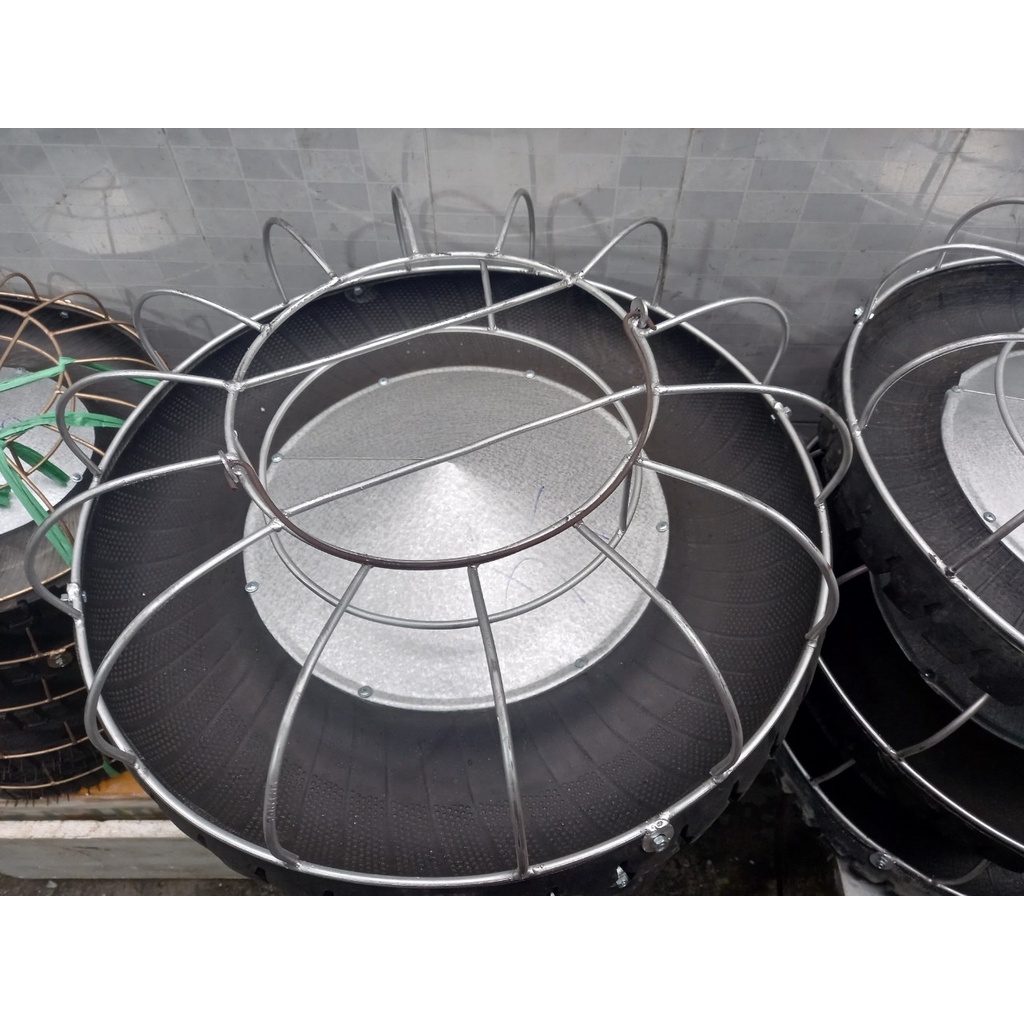 Máng bằng võ xe dùng cho heo con 12 và 14 lỗ