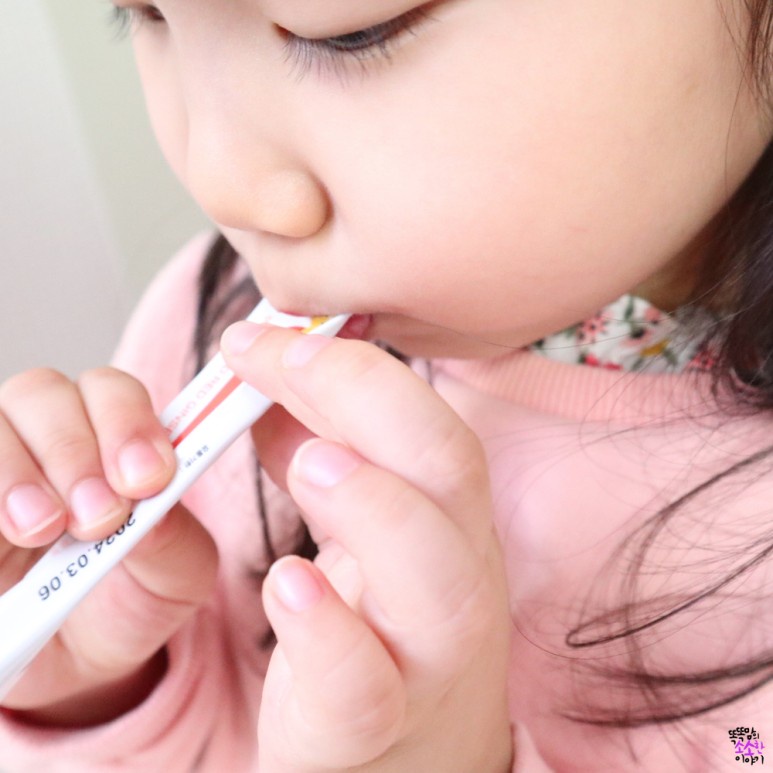 Hộp hồn.g sâm cao cấp cho tr.ẻ Kwangdong New Kids Red Ginseng 10g x 30 gói