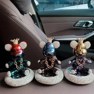 Mô hình Chú gấu bearbrick trang trí taplo xe đeo vòng đội vương miện kèm viên sáp thơm độc đáo, phong cách