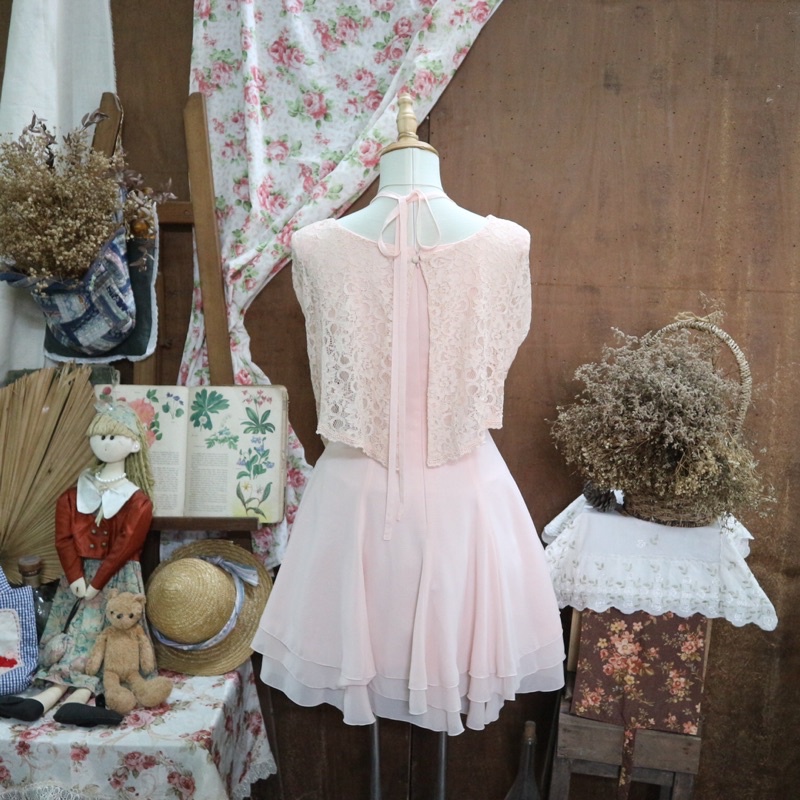 Đầm thân ren chân váy phân tầng vintage.hoacuc