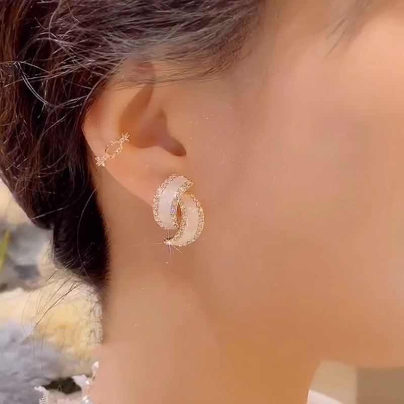 Đôi Khuyên Tai Hình Chữ C Đính Kim Cương Nhân Tạo Thanh Lịch